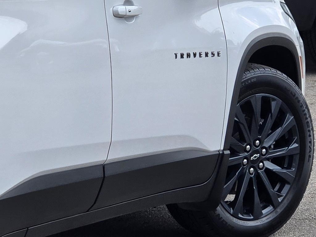 used 2022 Chevrolet Traverse car, priced at $33,900