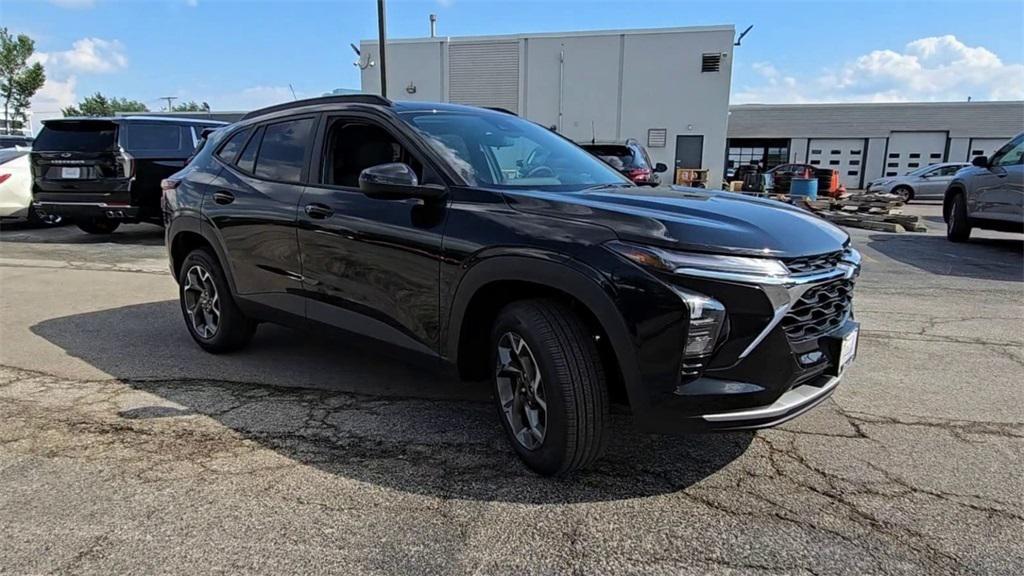 new 2025 Chevrolet Trax car, priced at $23,901