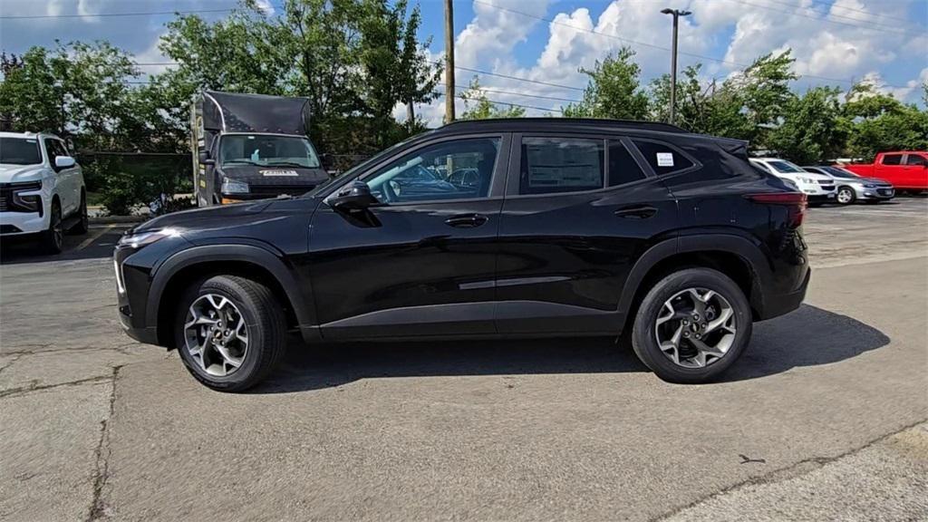 new 2025 Chevrolet Trax car, priced at $23,901