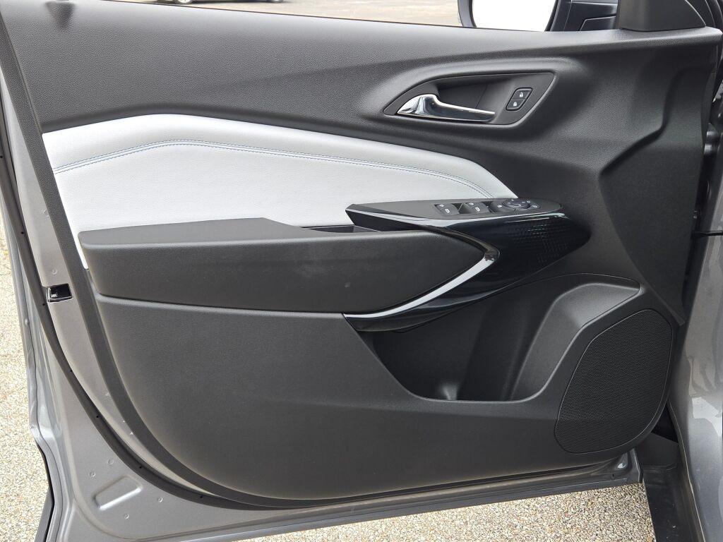 new 2025 Chevrolet Trax car, priced at $24,250