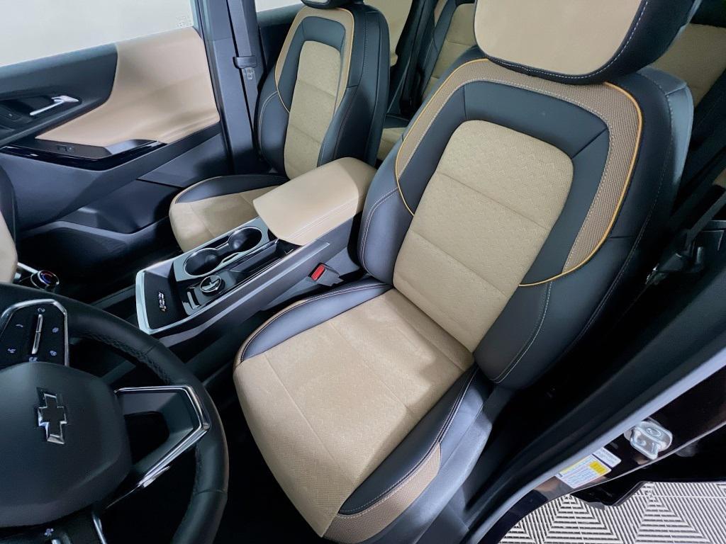 used 2025 Chevrolet Equinox car, priced at $33,000