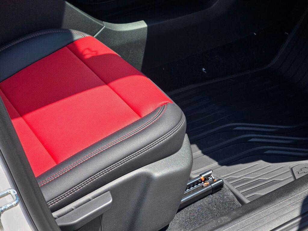 new 2025 Chevrolet Equinox EV car, priced at $40,124