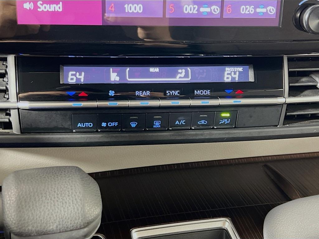 used 2023 Toyota Sienna car, priced at $33,698