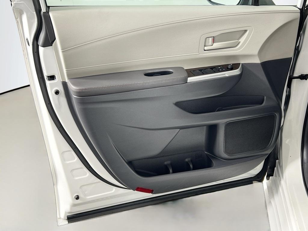 used 2023 Toyota Sienna car, priced at $33,698