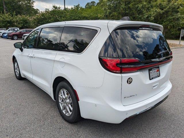 new 2024 Chrysler Pacifica car, priced at $41,263