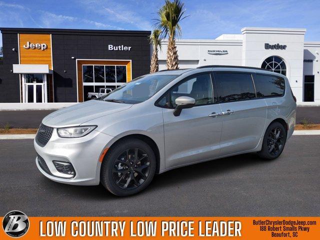 new 2023 Chrysler Pacifica car, priced at $47,329