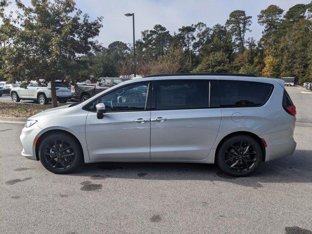 new 2023 Chrysler Pacifica car, priced at $47,329