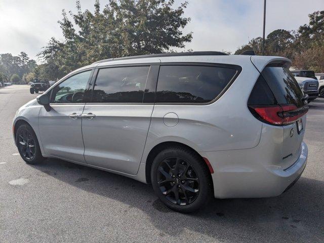 new 2023 Chrysler Pacifica car, priced at $47,329