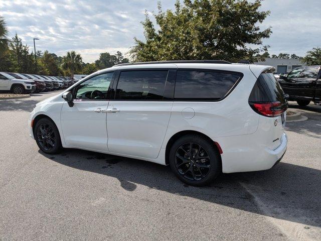 new 2023 Chrysler Pacifica car, priced at $46,324