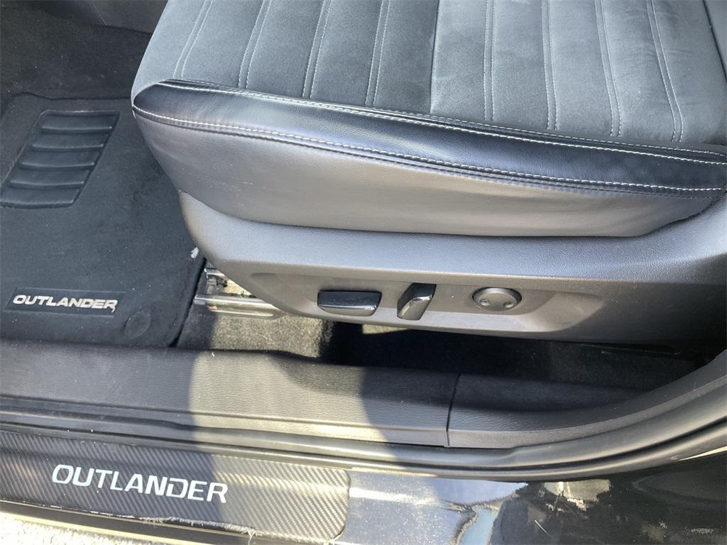 used 2024 Mitsubishi Outlander car, priced at $23,900