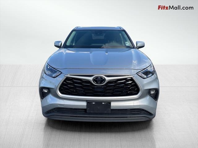 used 2022 Toyota Highlander car, priced at $35,900