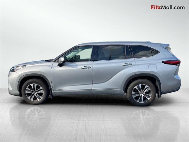 used 2022 Toyota Highlander car, priced at $35,900