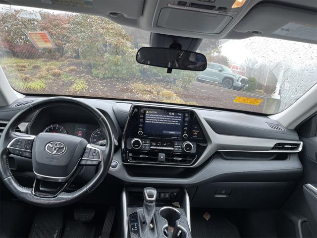 used 2020 Toyota Highlander car, priced at $25,300