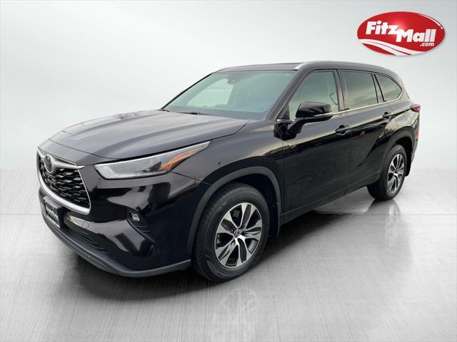 used 2021 Toyota Highlander car, priced at $32,200