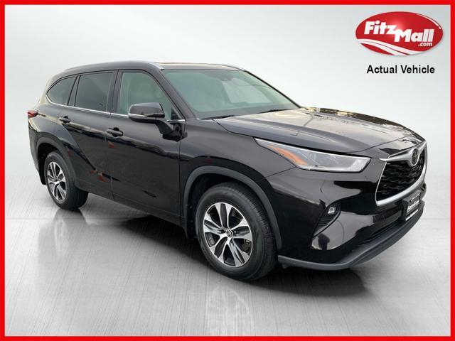 used 2021 Toyota Highlander car, priced at $32,300