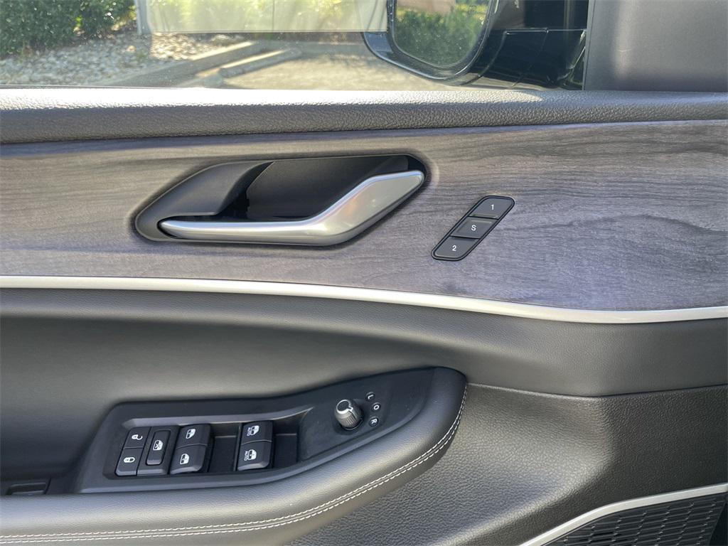 used 2022 Jeep Grand Cherokee car, priced at $32,200