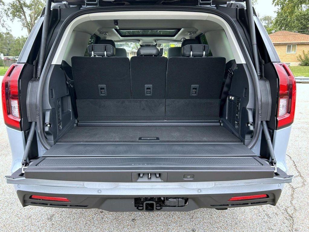 new 2025 Ford Expedition car, priced at $68,024