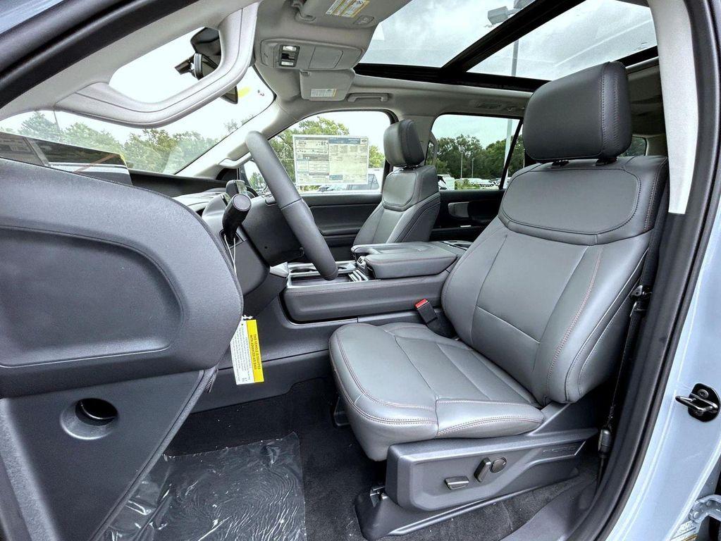 new 2025 Ford Expedition car, priced at $68,024
