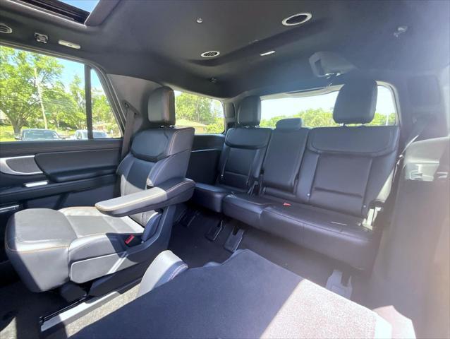 new 2025 Ford Expedition car, priced at $81,324