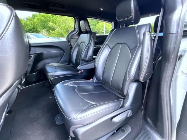 used 2024 Chrysler Pacifica Hybrid car, priced at $36,995