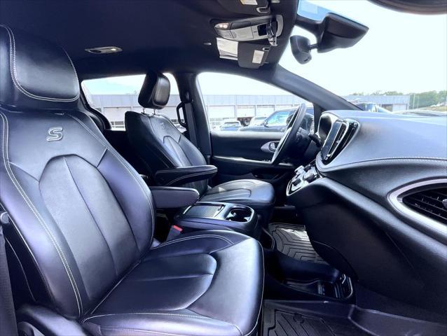 used 2024 Chrysler Pacifica Hybrid car, priced at $36,995