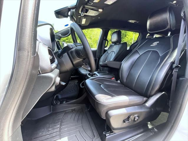 used 2024 Chrysler Pacifica Hybrid car, priced at $36,995