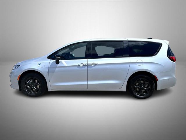 used 2024 Chrysler Pacifica Hybrid car, priced at $36,995