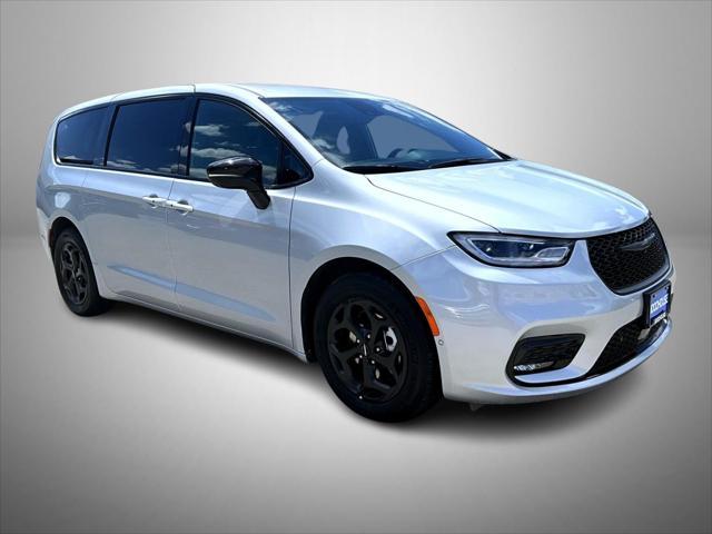used 2024 Chrysler Pacifica Hybrid car, priced at $36,995