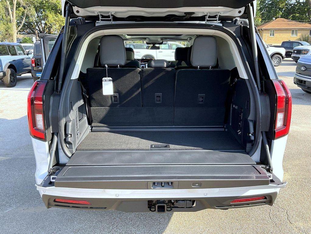 new 2025 Ford Expedition car, priced at $66,029