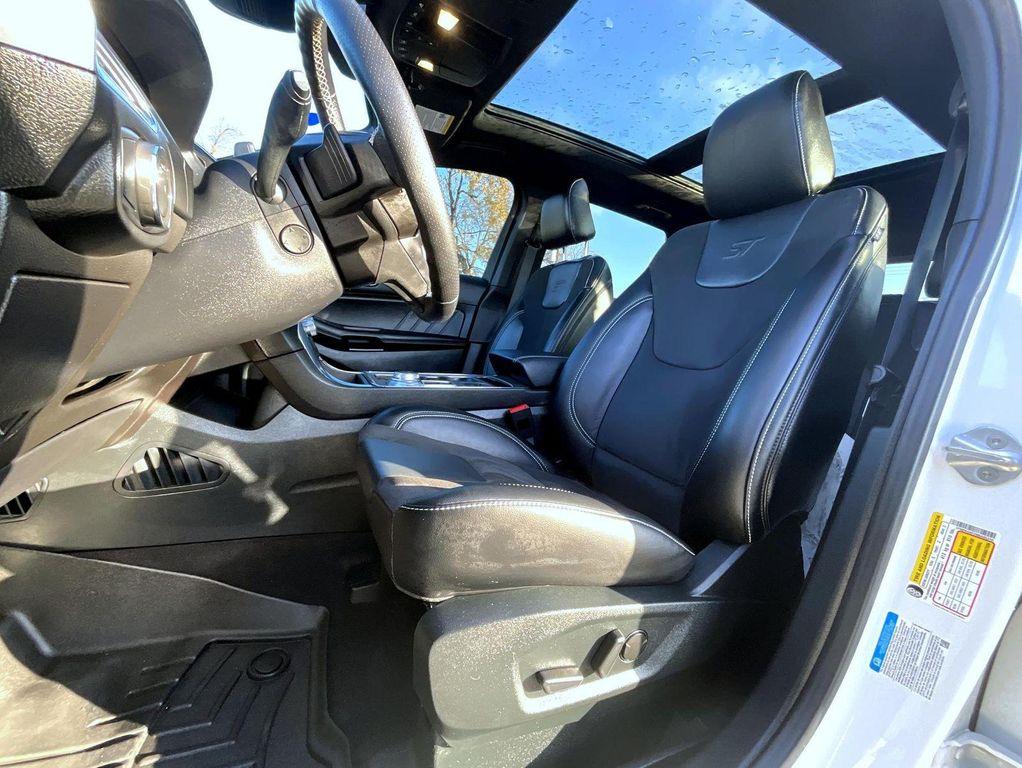 used 2022 Ford Edge car, priced at $31,995