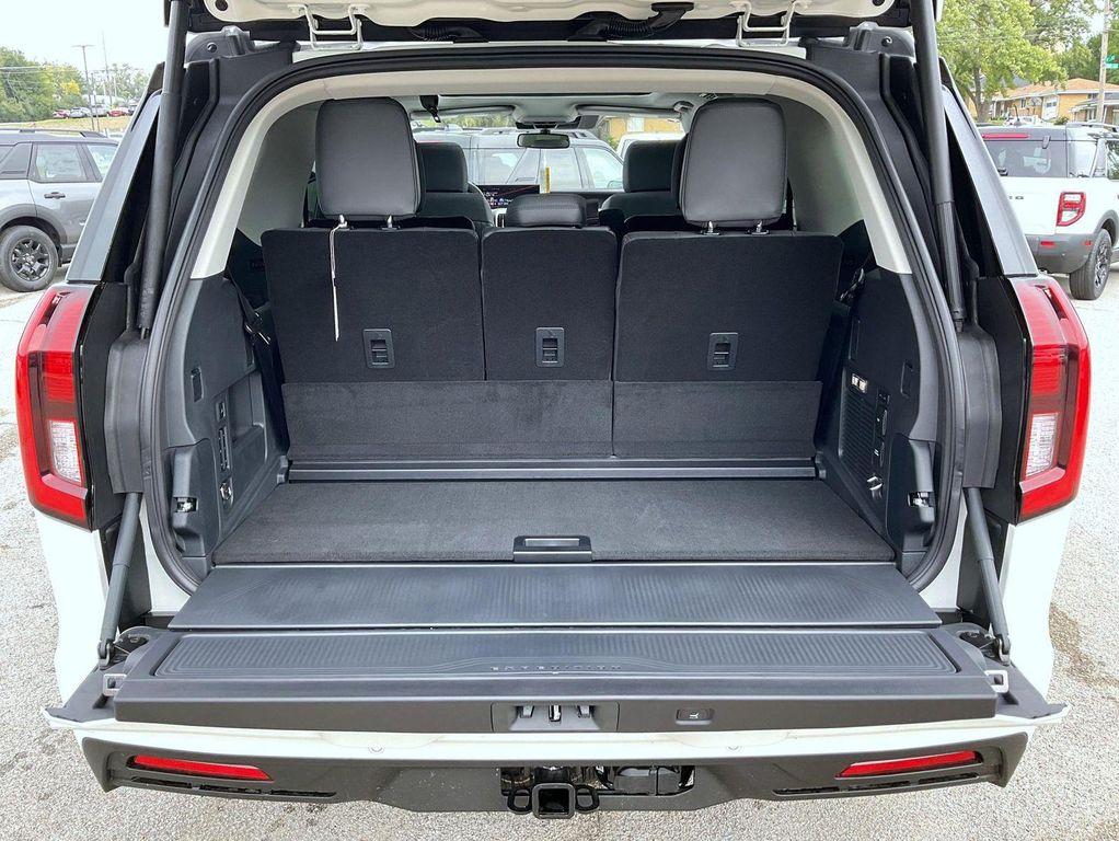 new 2025 Ford Expedition car, priced at $67,024