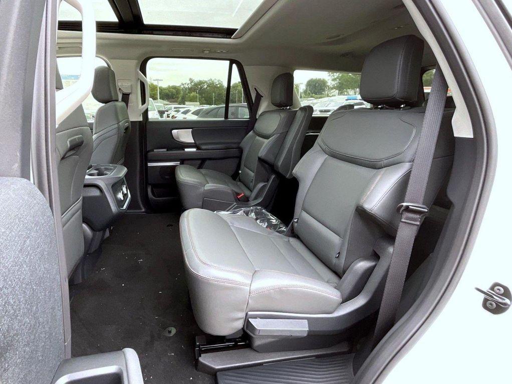 new 2025 Ford Expedition car, priced at $67,024
