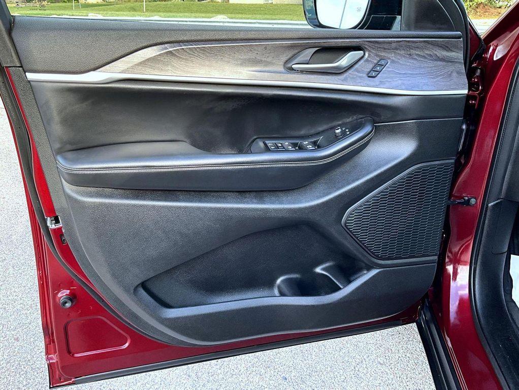 used 2023 Jeep Grand Cherokee car, priced at $32,995