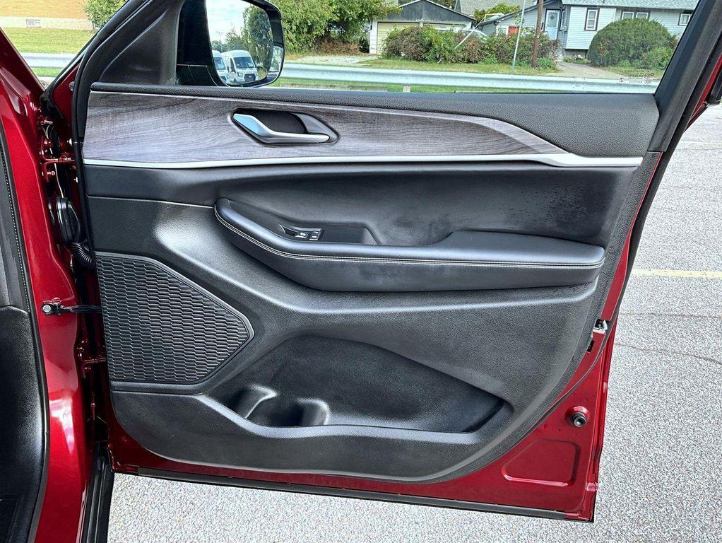 used 2023 Jeep Grand Cherokee car, priced at $32,995