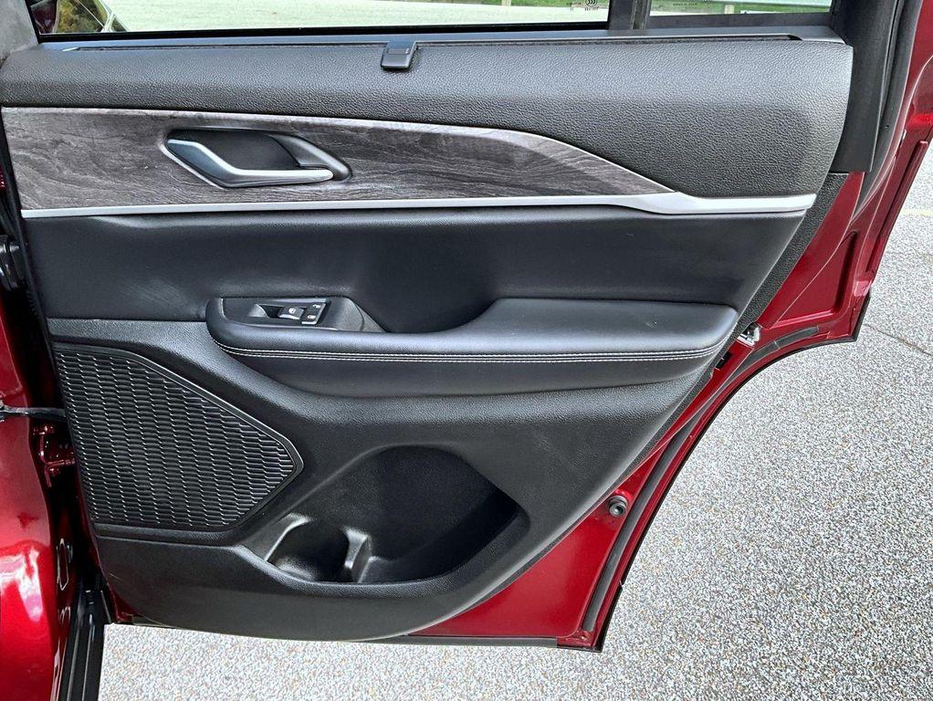 used 2023 Jeep Grand Cherokee car, priced at $32,995