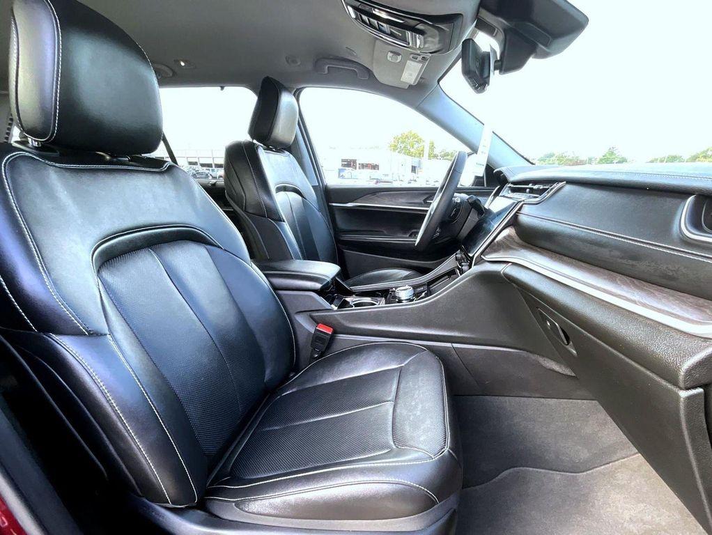 used 2023 Jeep Grand Cherokee car, priced at $32,995