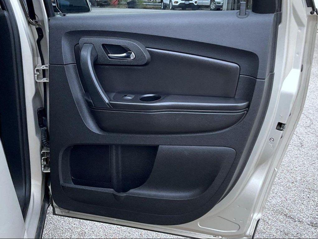 used 2011 Chevrolet Traverse car, priced at $3,995