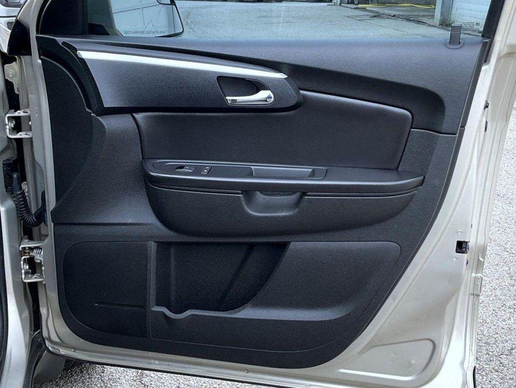 used 2011 Chevrolet Traverse car, priced at $3,995