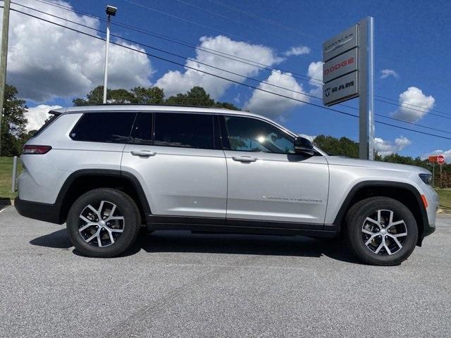 new 2024 Jeep Grand Cherokee L car, priced at $48,113