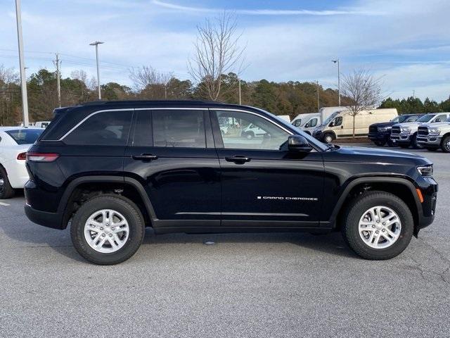 new 2025 Jeep Grand Cherokee car, priced at $35,925