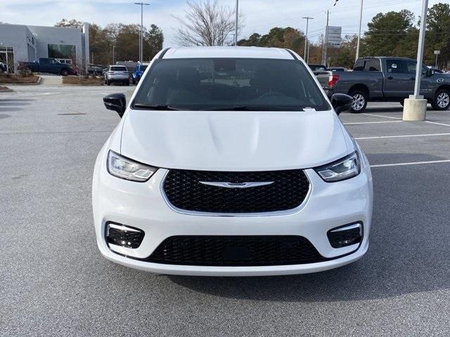 new 2025 Chrysler Pacifica car, priced at $42,420