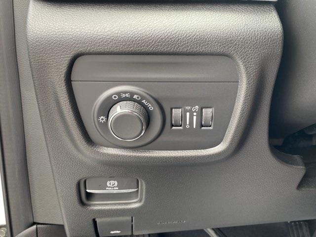 new 2025 Jeep Grand Cherokee L car, priced at $40,392