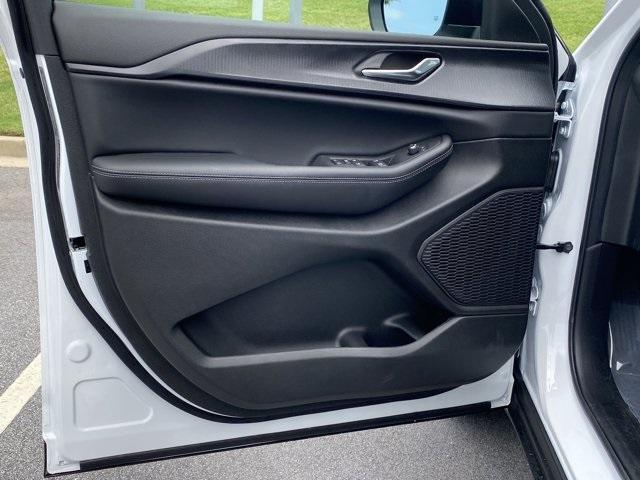 new 2025 Jeep Grand Cherokee L car, priced at $40,392