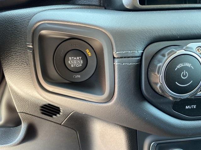 new 2025 Jeep Gladiator car, priced at $57,290