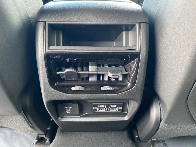 new 2025 Jeep Grand Cherokee car, priced at $38,962
