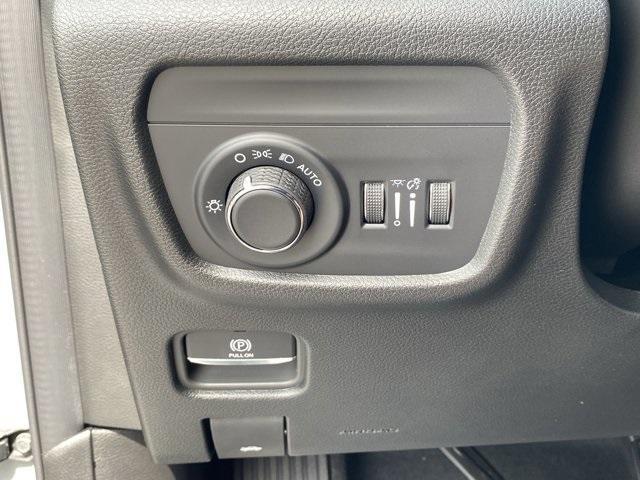 new 2025 Jeep Grand Cherokee car, priced at $38,962