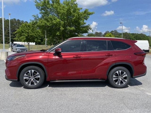 used 2022 Toyota Highlander car, priced at $35,819