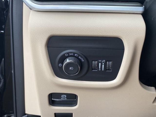 new 2025 Jeep Grand Cherokee car, priced at $46,616