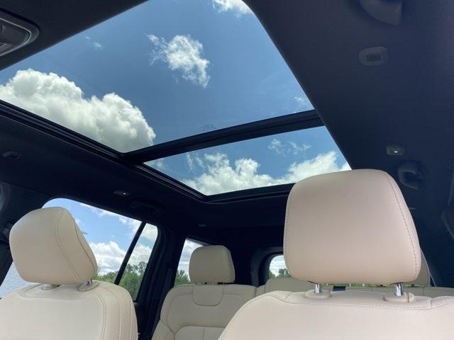 new 2025 Jeep Grand Cherokee car, priced at $46,616