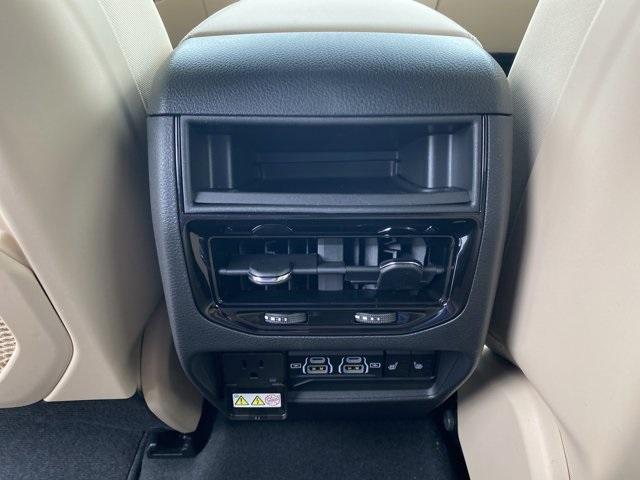 new 2025 Jeep Grand Cherokee car, priced at $46,021